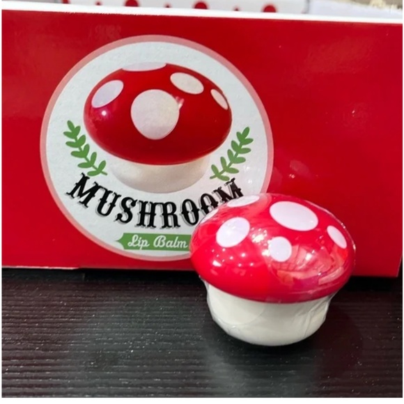 🍄NEW🍓Strawberry scented Red & White Mushroom Shaped Lip balm🍄🍄 - Picture 1 of 6